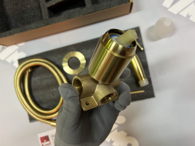 Смеситель встроенный с гигиеническим душем Timo Saona (2389/17SM) золото матовое фото в интернет-магазине Русалия