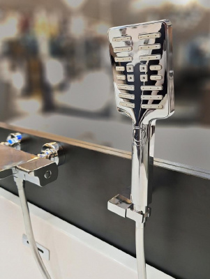 Смеситель для ванны с термостатом Lamberto 020401 Cr AltroBagno фото в интернет-магазине Русалия