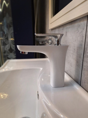 Смеситель для раковины AltroBagno Aperto 0109 Bi Cr AltroBagnoAperto0109BiCr фото в интернет-магазине Русалия