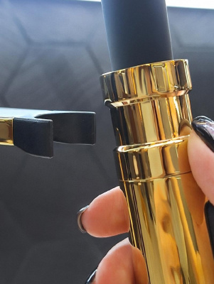 Смеситель для кухни с гибким изливом Flusso 050205 Or AltroBagno фото в интернет-магазине Русалия