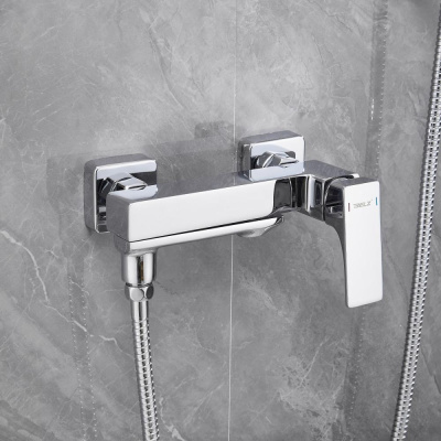 Смеситель для ванны с душем BELZ B60709 хром, латунь, с поворотным изливом, современный фото в интернет-магазине Русалия