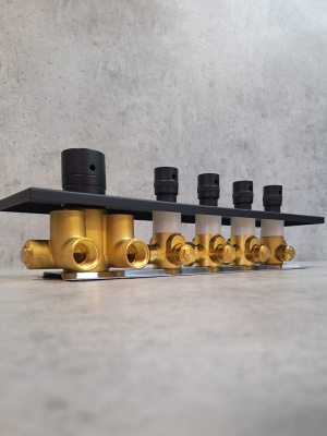 Душевая система с термостатом AltroBagno Metropoli 040401 NeOp AltroBagnoMetropoli040401NeOp фото в интернет-магазине Русалия