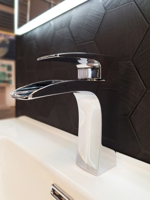 Смеситель для раковины AltroBagno Cascata 0110 Cr AltroBagnoCascata0110Cr фото в интернет-магазине Русалия