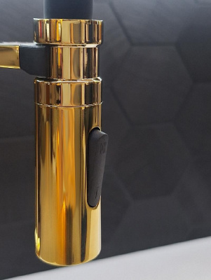 Смеситель для кухни с гибким изливом Flusso 050205 Or AltroBagno фото в интернет-магазине Русалия