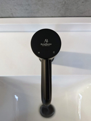 Смеситель для раковины AltroBagno Metropoli 0122 NeOp AltroBagnoMetropoli0122NeOp фото в интернет-магазине Русалия