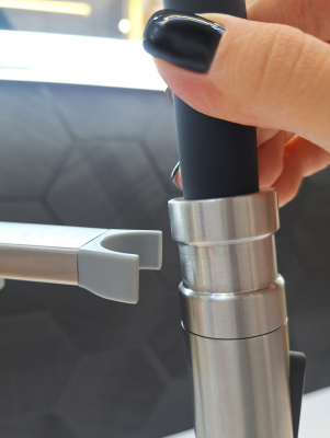 Смеситель для кухни с гибким изливом AltroBagno Flusso 050201 Ni AltroBagnoFlusso050201Ni фото в интернет-магазине Русалия