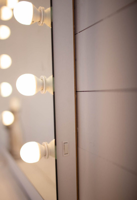 Зеркало с подсветкой Гримерное Антураж 900х700 (13 ламп) ЗГП06 Continent фото в интернет-магазине Русалия