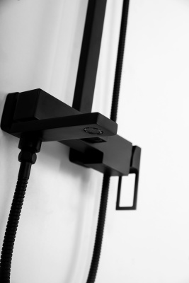 Душевая стойка  LUCELUC-VSCM-NERO  Belbagno фото в интернет-магазине Русалия